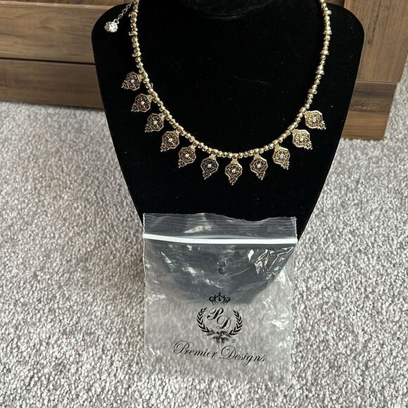 NWOT Premier Designs Gold and Stoned statement necklace - Picture 2 of 6